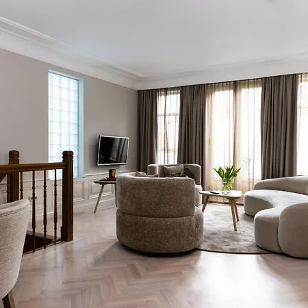 Canal Apartment *