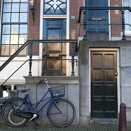 Apartment Canal